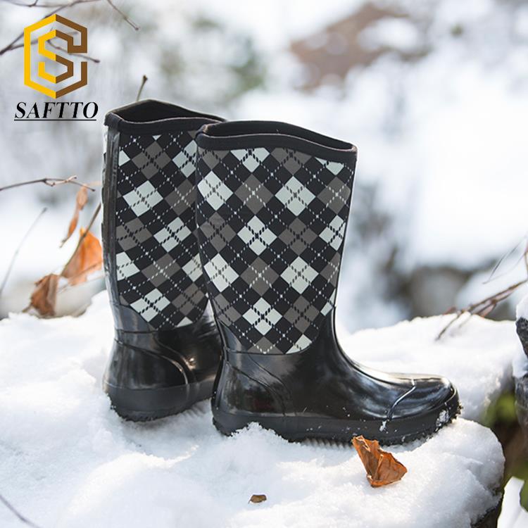 rubber snow boots.jpg rubber snow boots.jpg